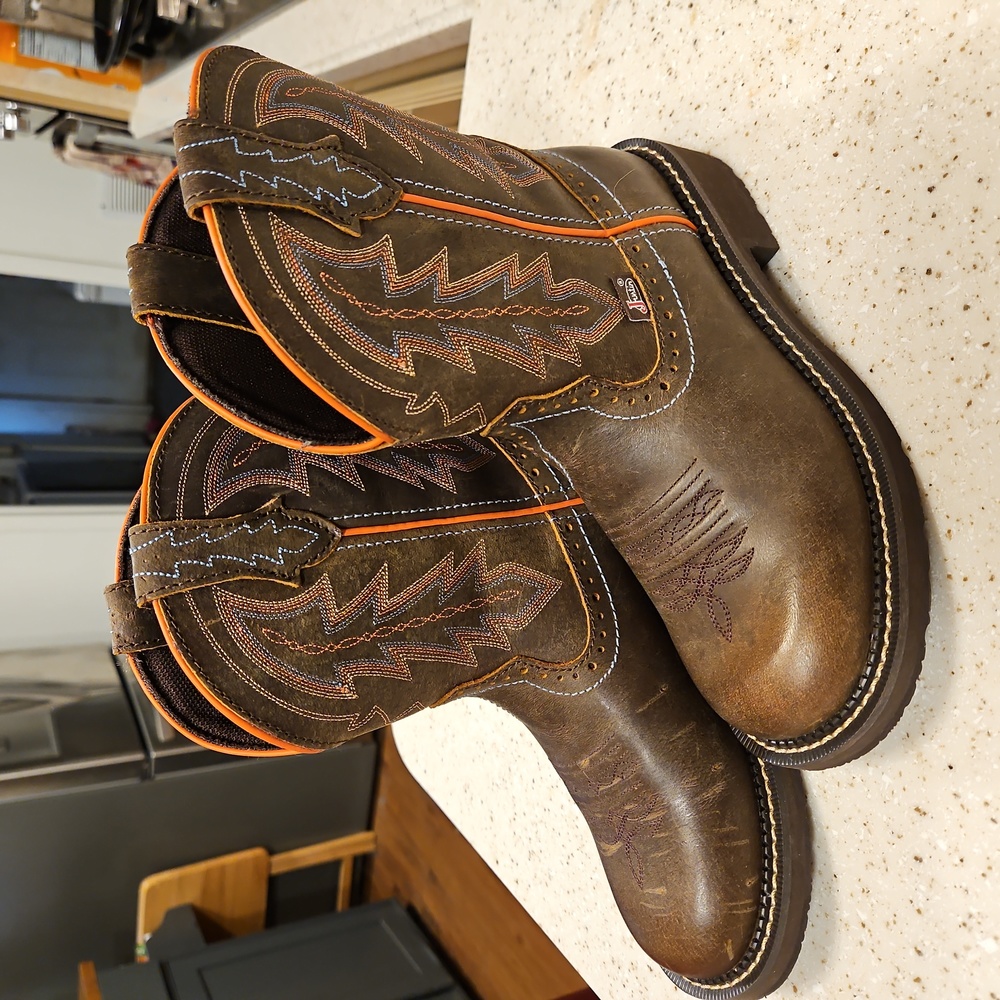 Justin Lyla 8" Western Boots. Size women's 7B.